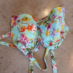 Jessica simpon floral sz M bikini top